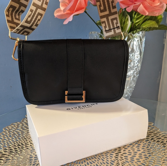 Givenchy - Picture 2 of 10